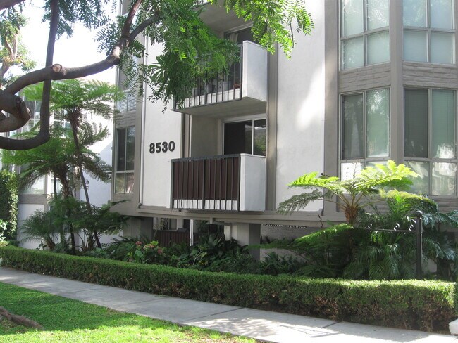 Building Photo - 8530 Holloway Dr