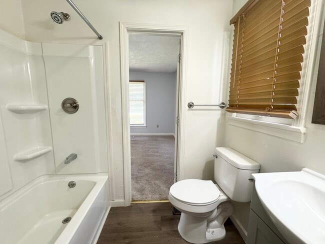 Building Photo - 102 Hunters Trail W