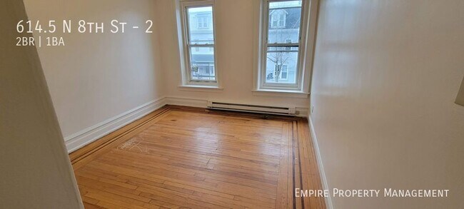 Building Photo - 2nd Floor 2 Bedroom 1 Bathroom Apartment i...