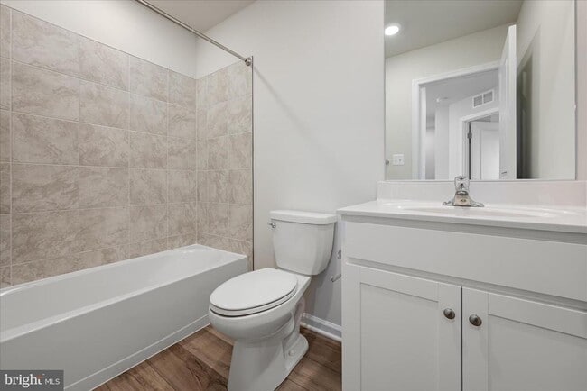 Building Photo - 409 18th Ave