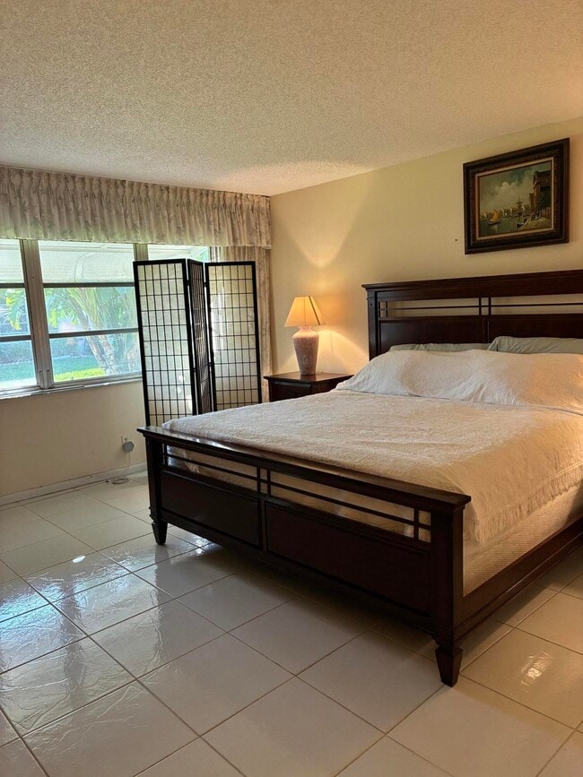 Building Photo - 4540 NW 3rd Ct