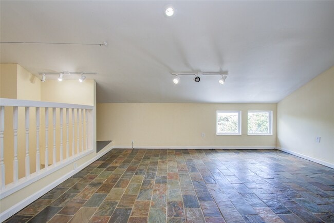 Building Photo - 5313 Palmetto St