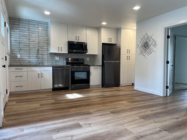 Building Photo - 2529 State St