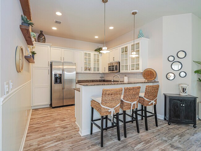 Building Photo - 5395 Dominica St