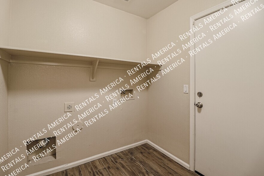 Building Photo - 12610 W Medlock Dr