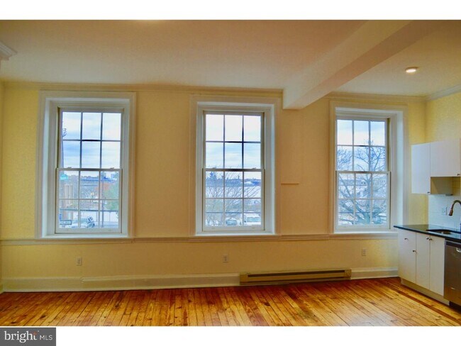 Building Photo - 510 S Front St