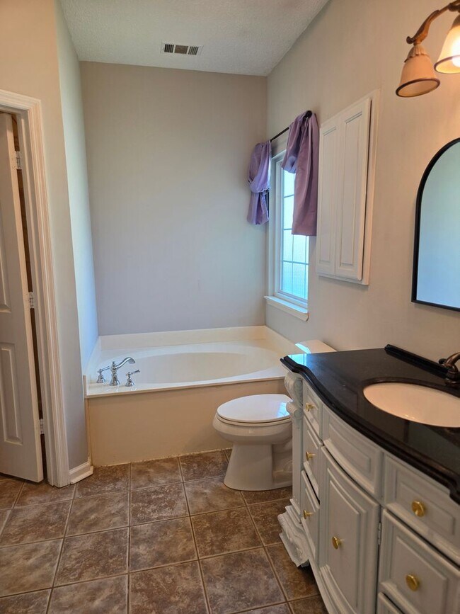 Building Photo - 2607 Quail Ridge Ln SW
