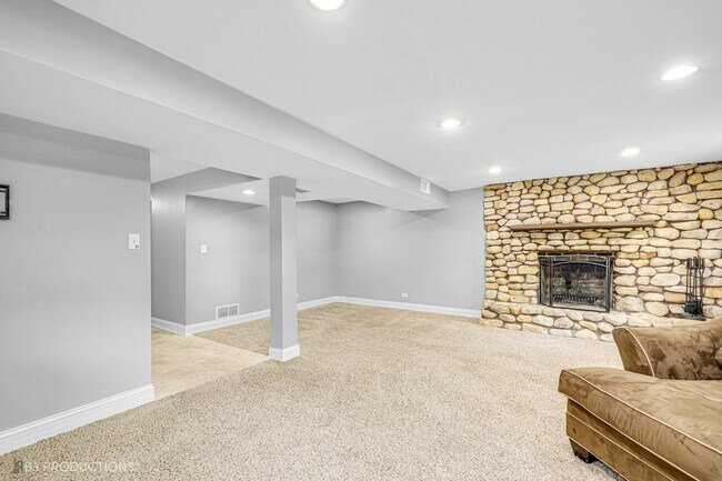 Building Photo - 917 Ironwood Ave