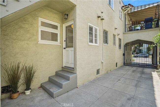 Building Photo - 6145 W 6th St