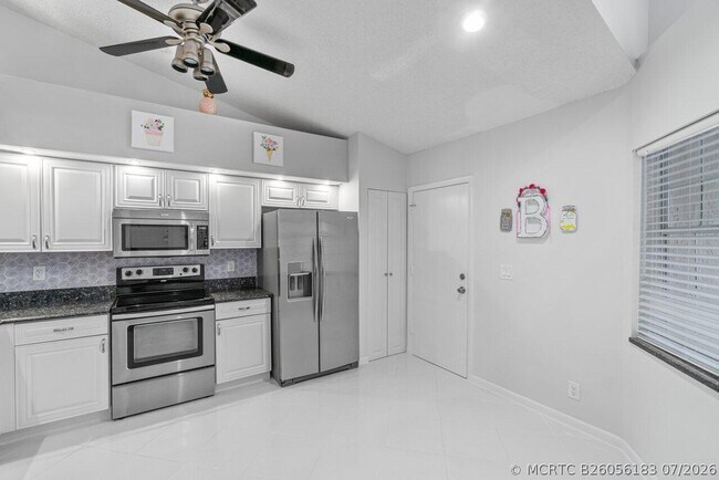 Building Photo - 7916 Coral Pointe Dr