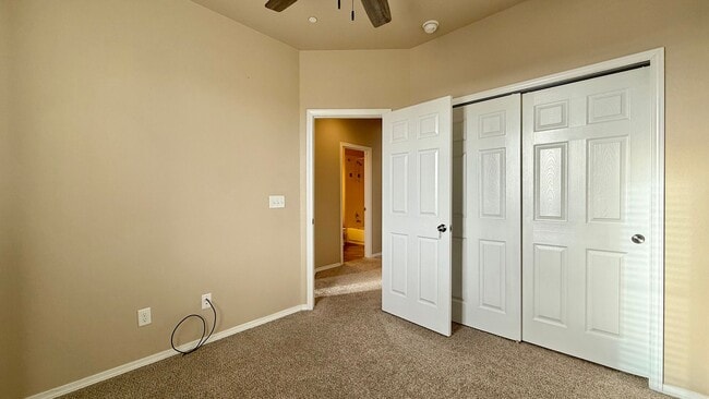 Building Photo - Modern Townhome with Mountain Views in Claremont Ranch