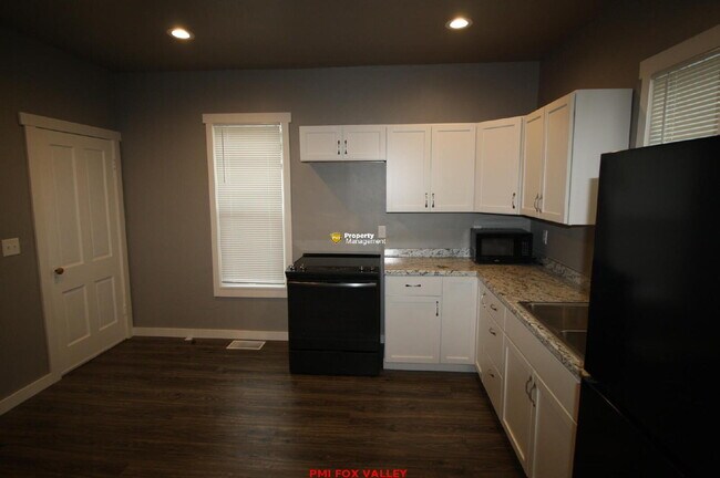 Building Photo - NICE 2 bedroom lower Month to Month lease