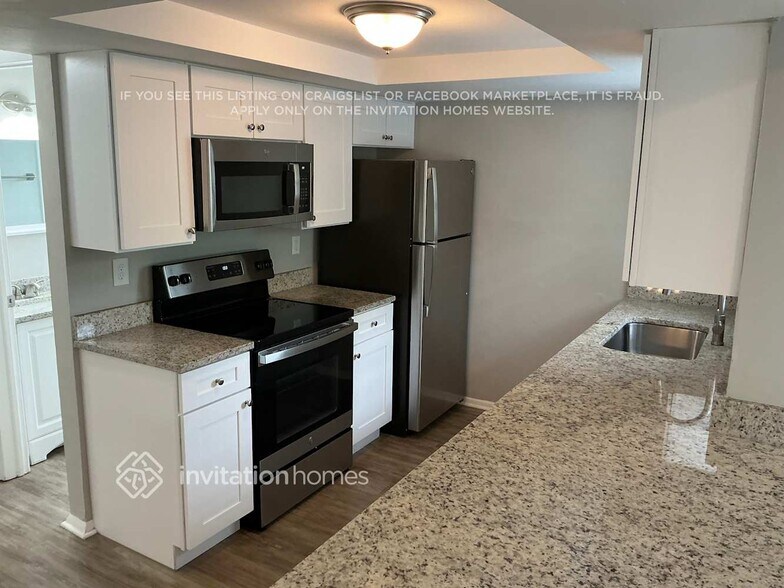 Building Photo - 16033 Villa Dr