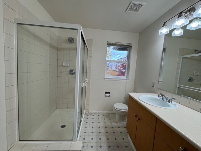 Building Photo - Gated 2 beds 2.5 baths townhome in Ashburn...