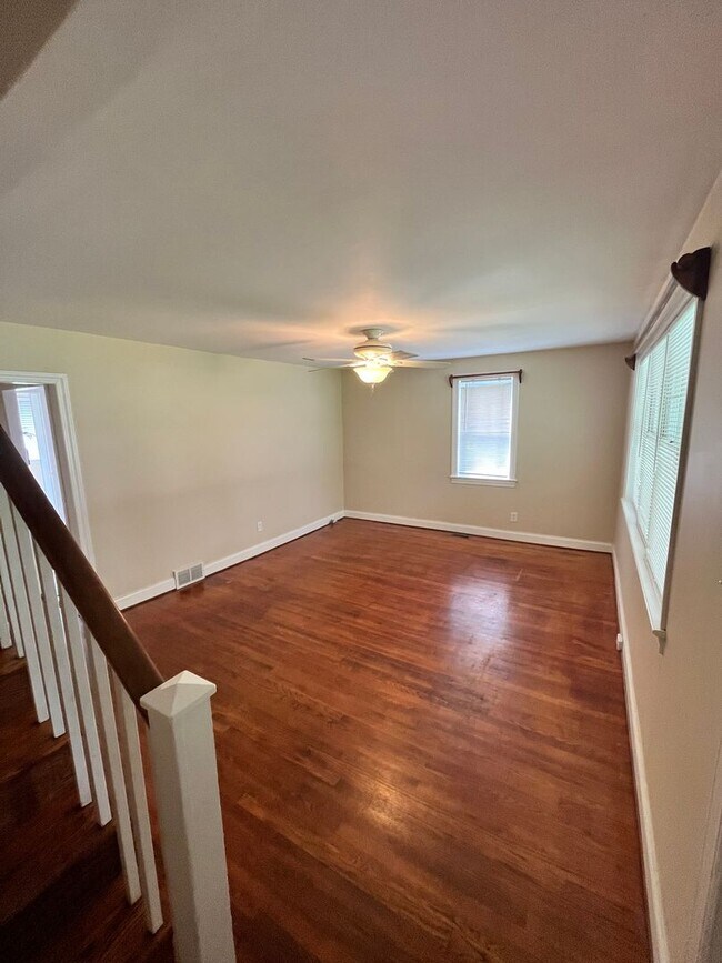 Building Photo - Welcome to 1826 Otts Chapel Road!