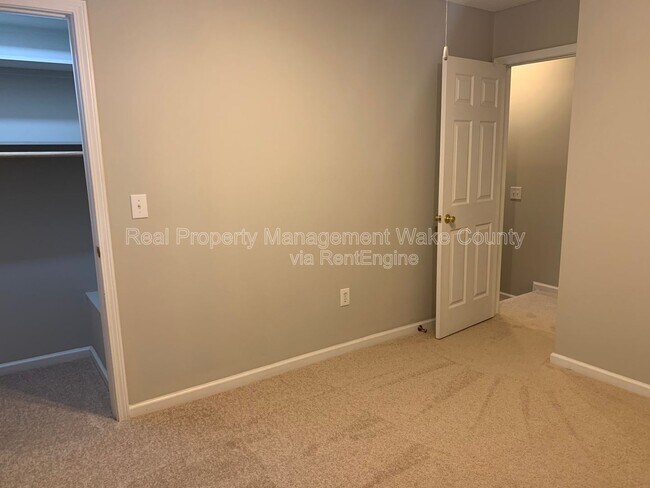 Building Photo - 400 Brierridge Dr