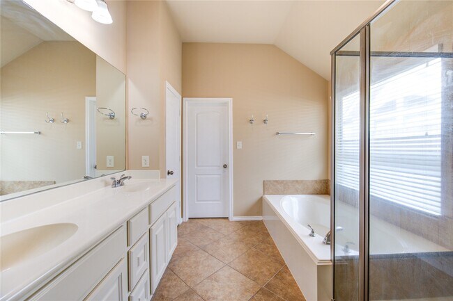 Building Photo - 5615 Stoneridge Ct