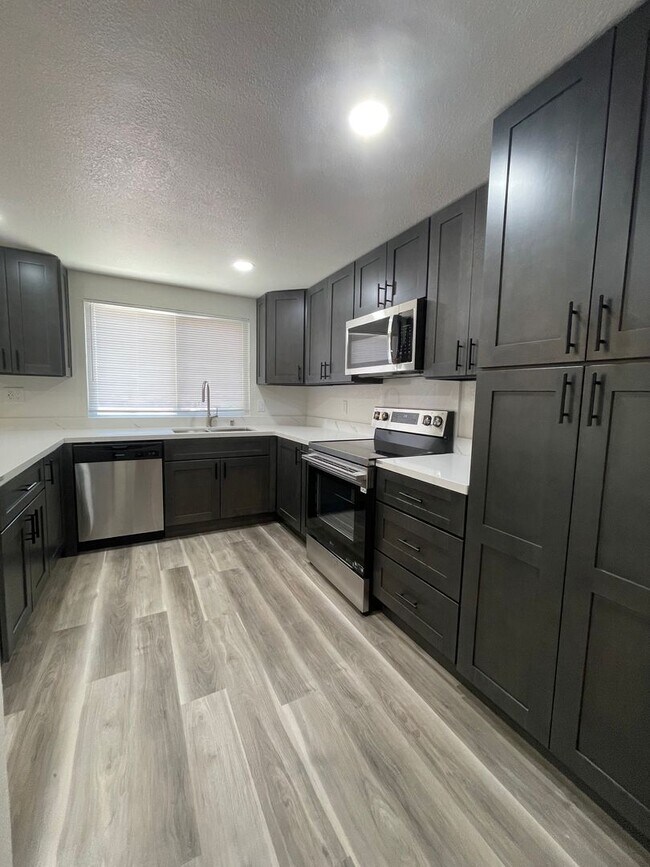 Building Photo - Updated Gorgeous Antioch Home with Pool