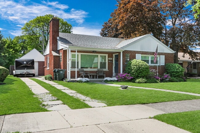 Building Photo - 8918 Parkside Ave