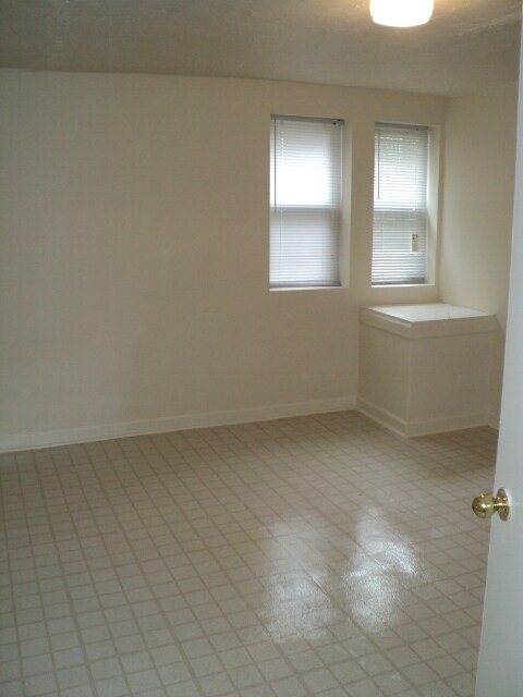 Building Photo - 4601 Blaine St NE