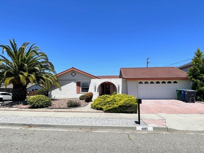 Primary Photo - Beautifully Maintained Northern Vandenberg...