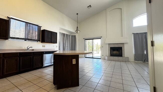 Building Photo - Eastside (Broadway and Houghton) 4 bedroom...