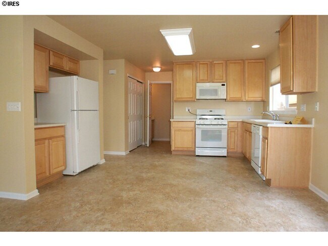 Building Photo - North Fort Collins Living with Space, Style, and Convenience