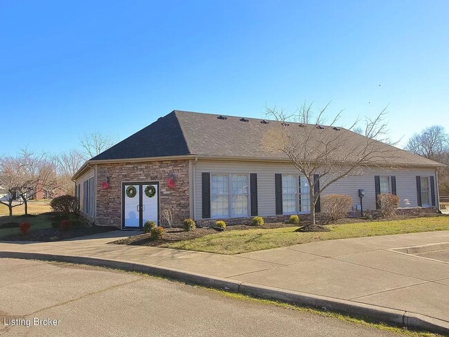 Building Photo - LARGE BEAUTIFUL 3 Bedroom 2.5 Bath Townhou...