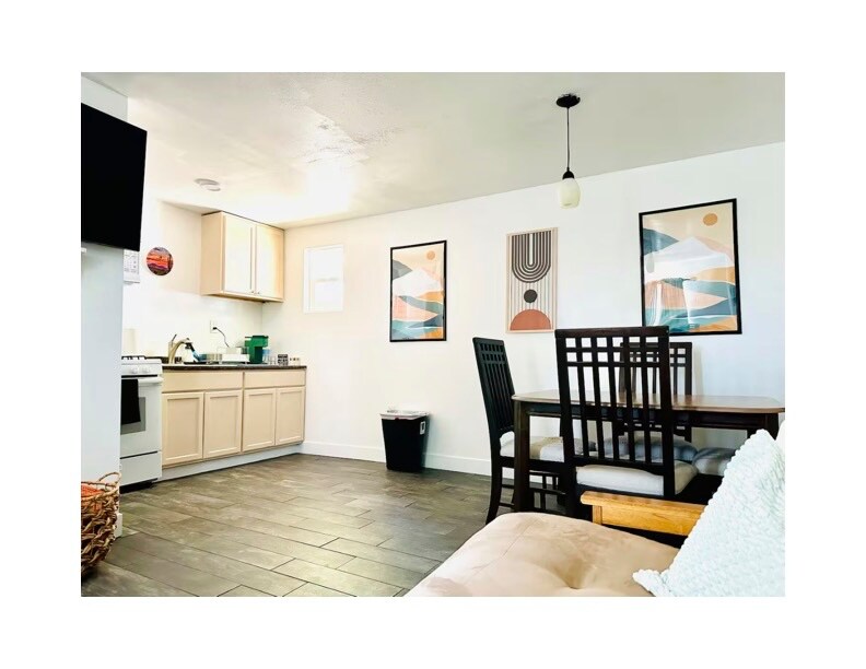 Building Photo - 187 W Center St