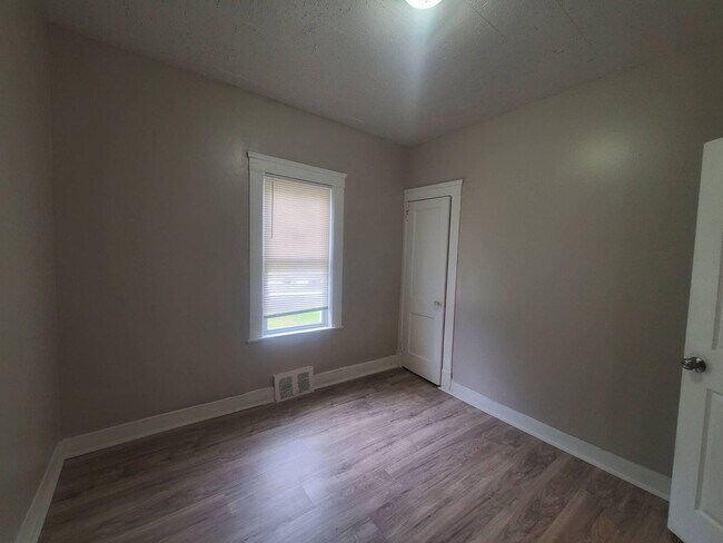 Building Photo - 3586 W 69th St