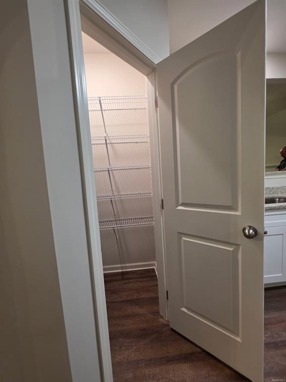 Building Photo - 745 Park Ln