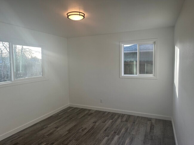 Building Photo - Updated 3 bedroom 1 bath home with large yard!