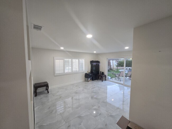Building Photo - 3400 Bahia Pl