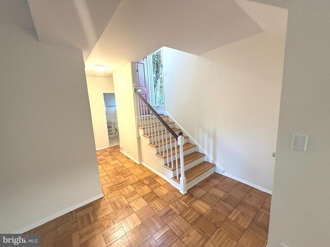 Building Photo - 1608 Mt Eagle Pl