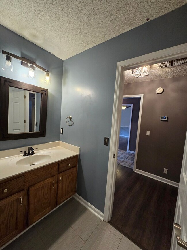 Building Photo - 160 Pinnacle Ct