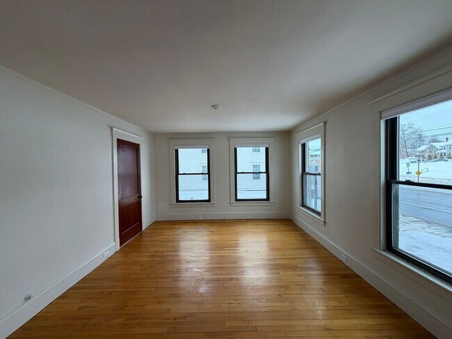 Building Photo - 248 N Main St