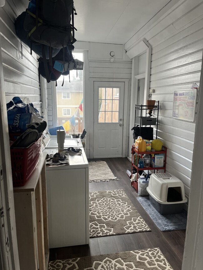 Building Photo - 1212 N Garden St