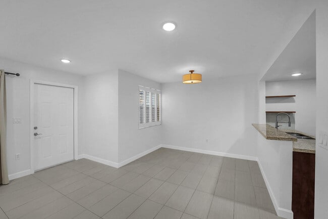 Building Photo - 4550 SW 68th Ct