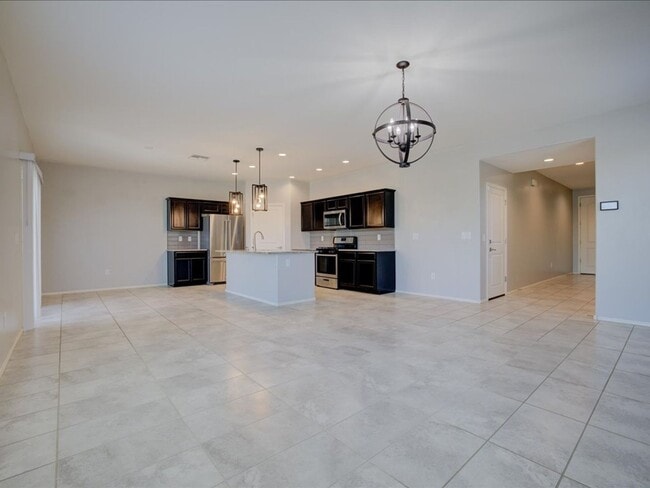 Building Photo - 3 Bedroom 2.5 Bathroom