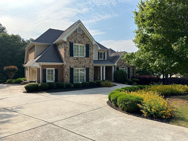 Building Photo - Huge, beautiful custom 4 bedroom house in Oconee!