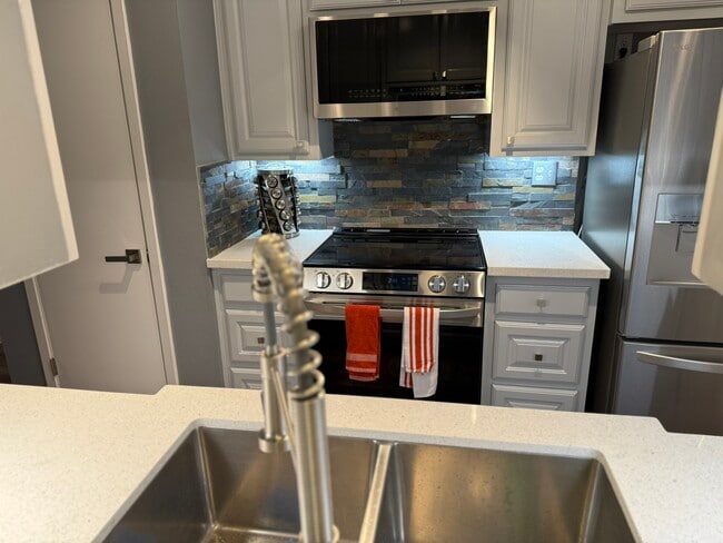 Building Photo - 505 Westcott St