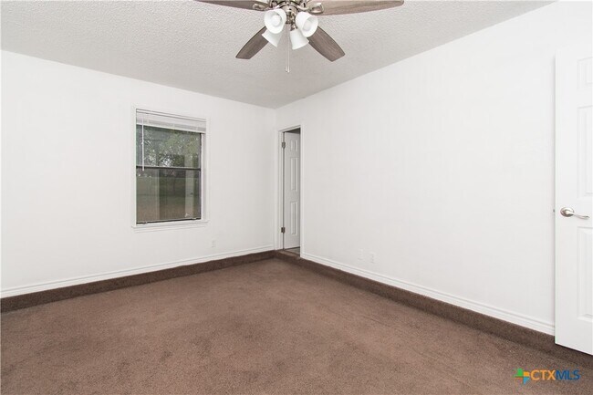 Building Photo - 2407 Lago Trail