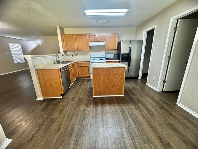 Building Photo - 8642 Brisa Royale