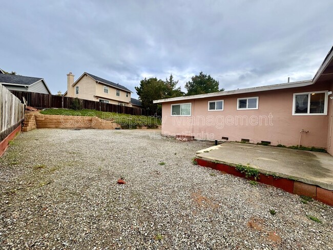 Building Photo - 3055 Redwood Dr