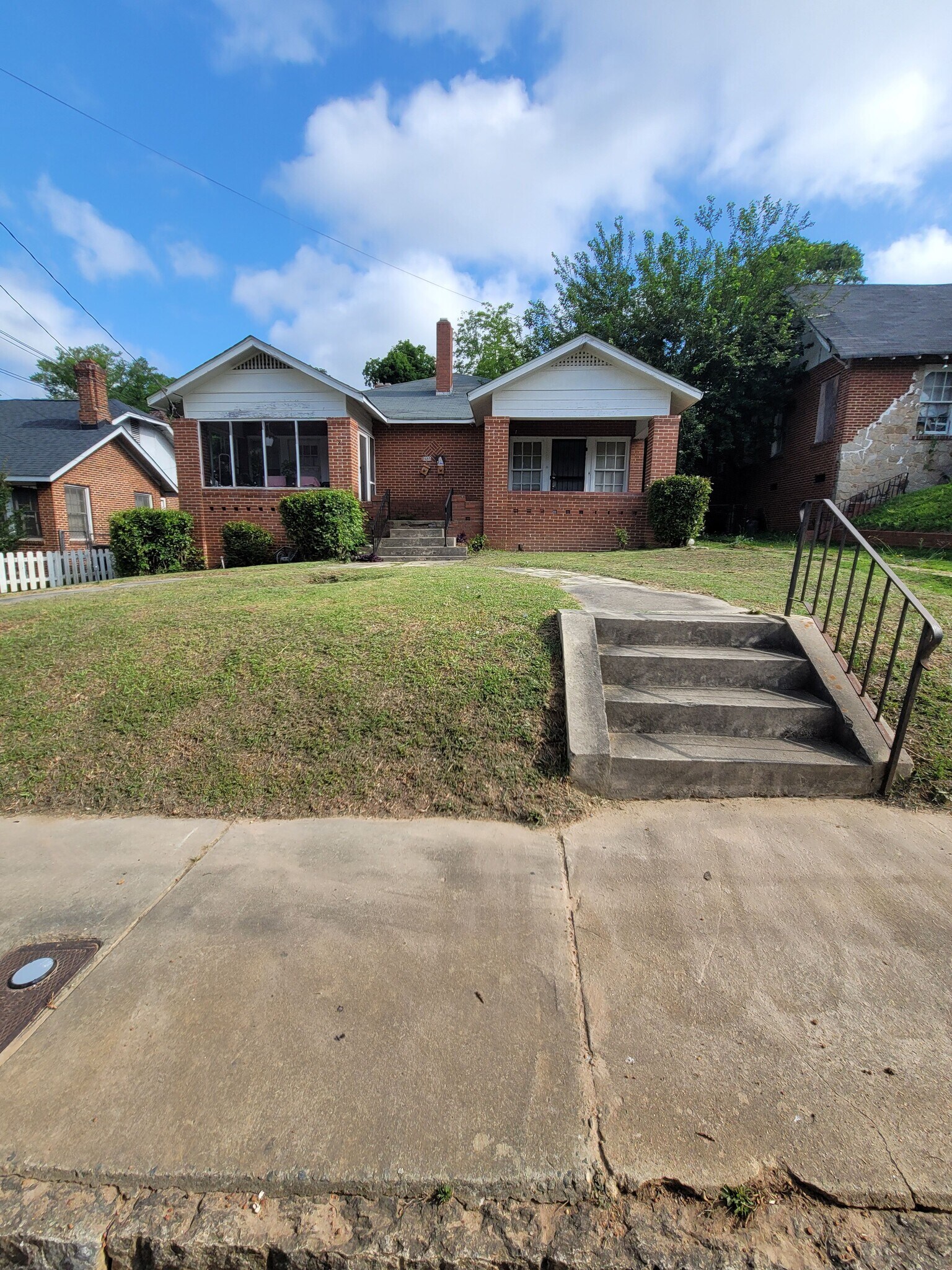 Building Photo - 2483 Beech Ave