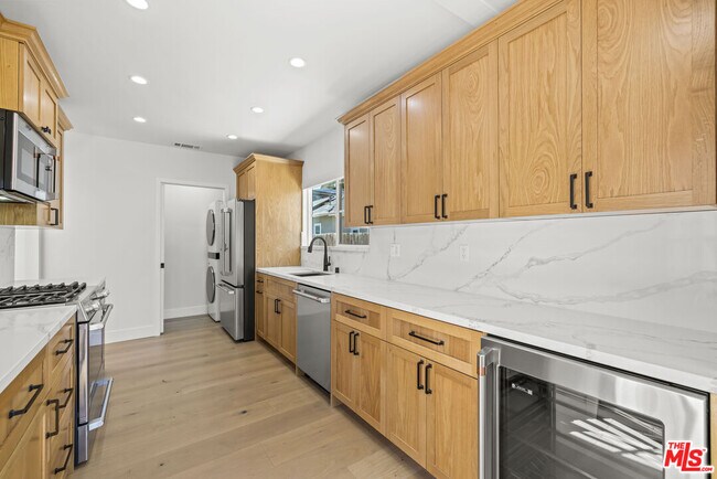 Building Photo - 11151 Hortense St