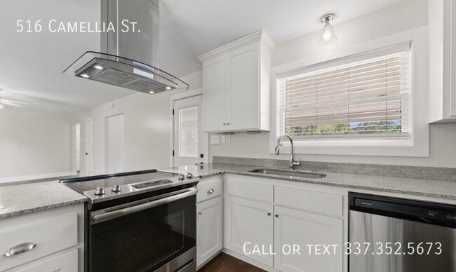 Building Photo - 516 Camellia Dr
