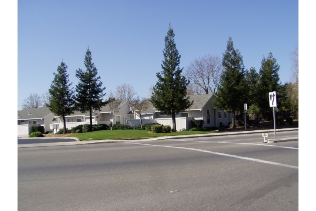 Building Photo - Lincoln Villas