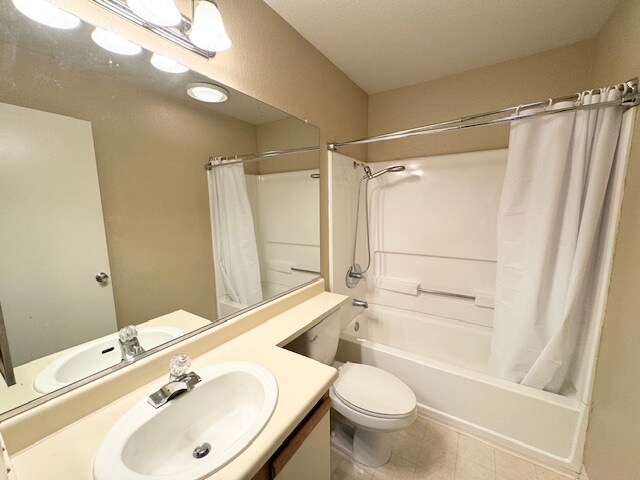 Building Photo - 120 Reflections Dr