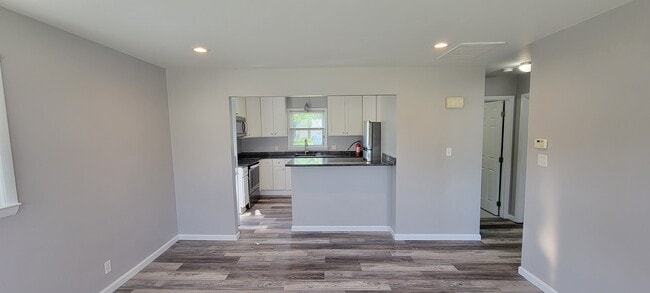 Building Photo - 306 E Clayton Ave
